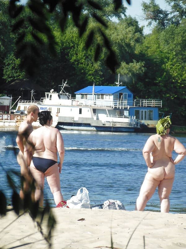 Beach Voyeur Nude Amateur - Explicit Spy Cam Photos