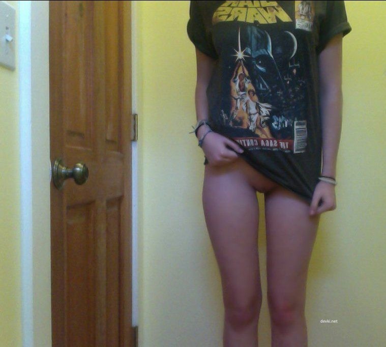 Young Redhead Cutie in Glasses - Explicit Amateur Photo Shoot