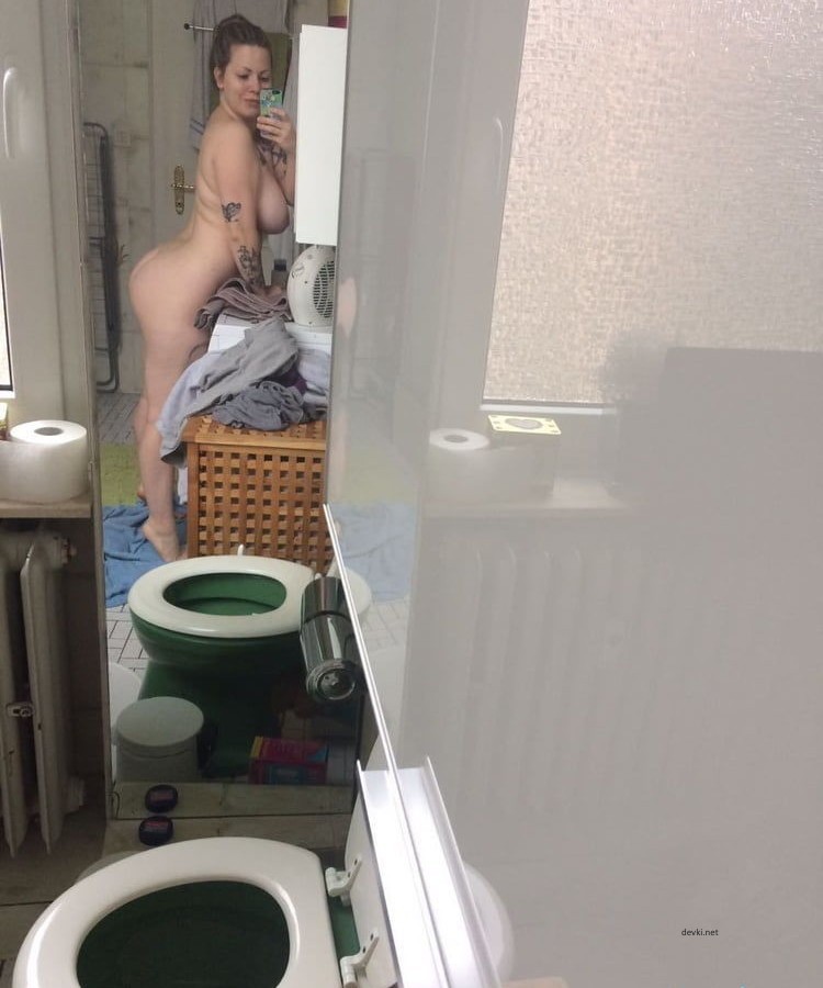 Busty Babe with Tattoo: Amateur Explicit Photo of a Voluptuous Beauty