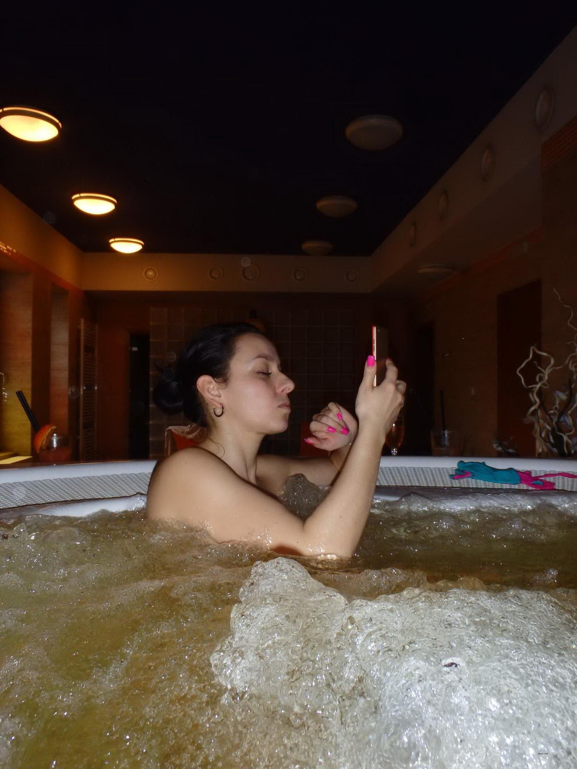 Hot Nude Girls in Jacuzzi: Explicit Amateur Photos