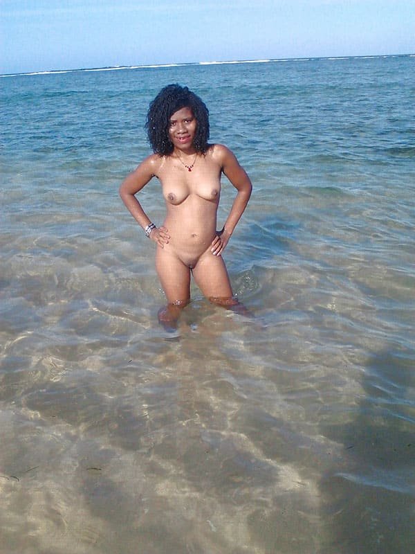 Explicit Black Women on Beach: Amateur Photo Collection