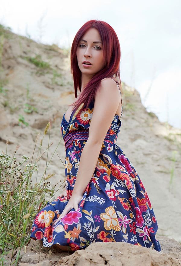 Amateur Babe in Sundress Exposing Nude Body: Explicit Photo