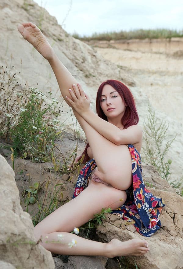 Amateur Babe in Sundress Exposing Nude Body: Explicit Photo