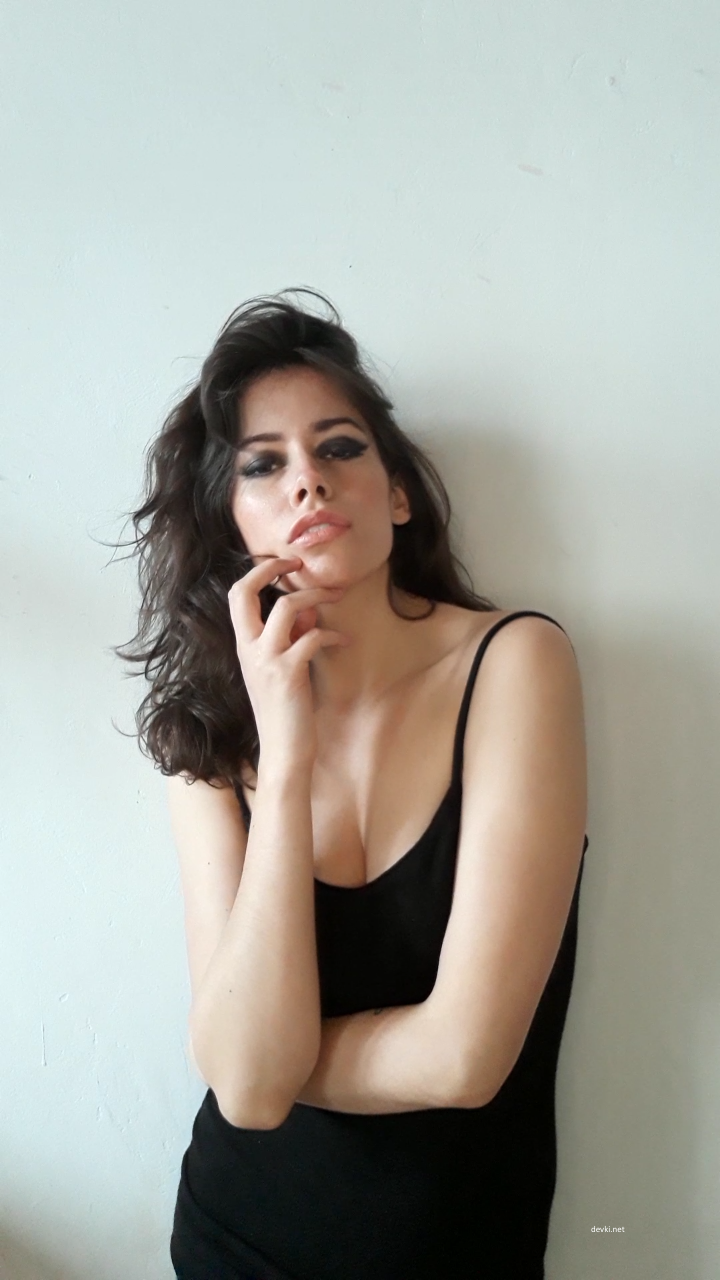 Sexy Slender Brunette Amateur Babe - Explicit Amateur Photo