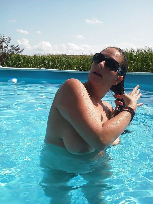 Topless Babes in Pools: Amateur Girls Bare It All