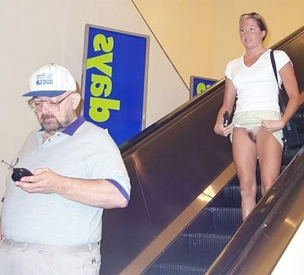 Voyeur Girls on Escalators: Amateur Upskirt Photos