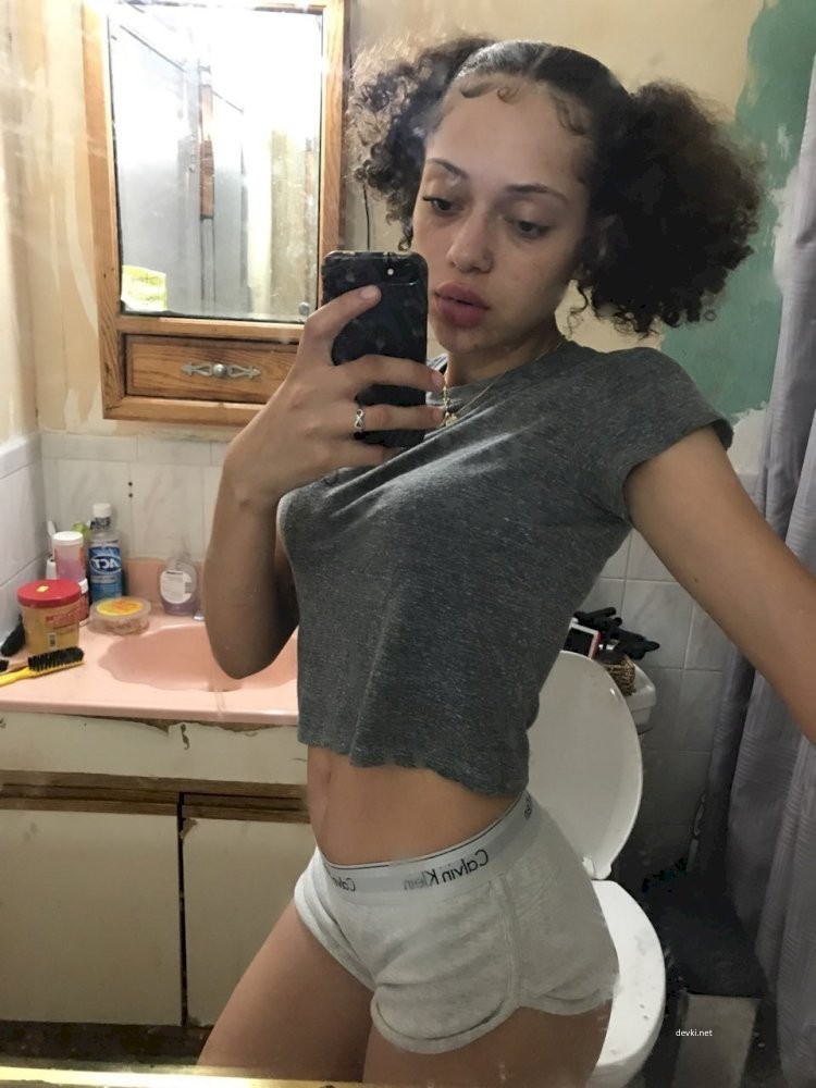 Explicit Amateur Photo: Young Girl in Bathroom Caught on Camera