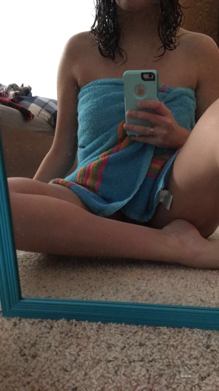 Hot Amateur Girl Fingering Herself - Explicit Solo Masturbation Photos