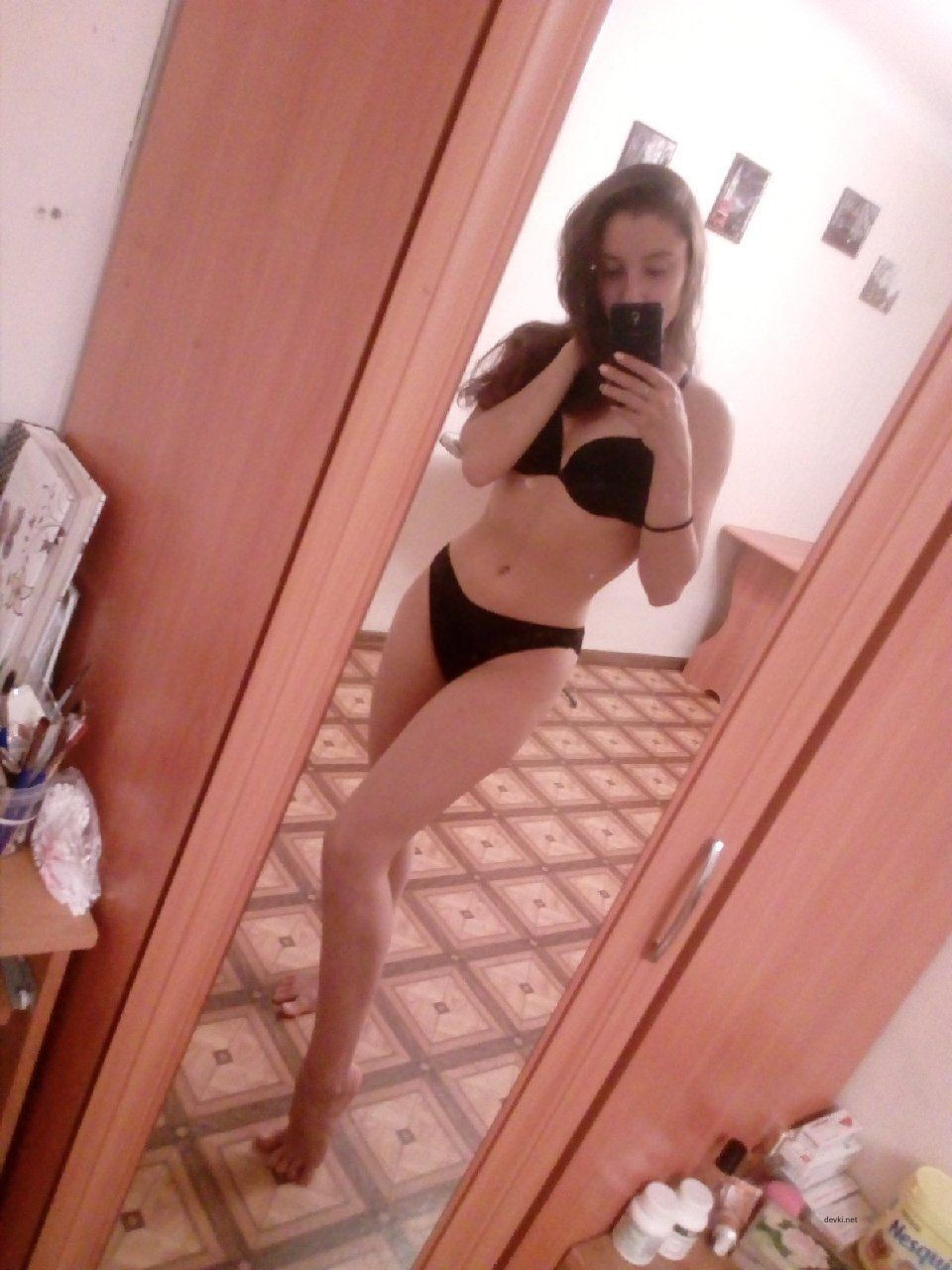 Amateur Babe Spreading Her Cheeks for You - Explicit Anal Play