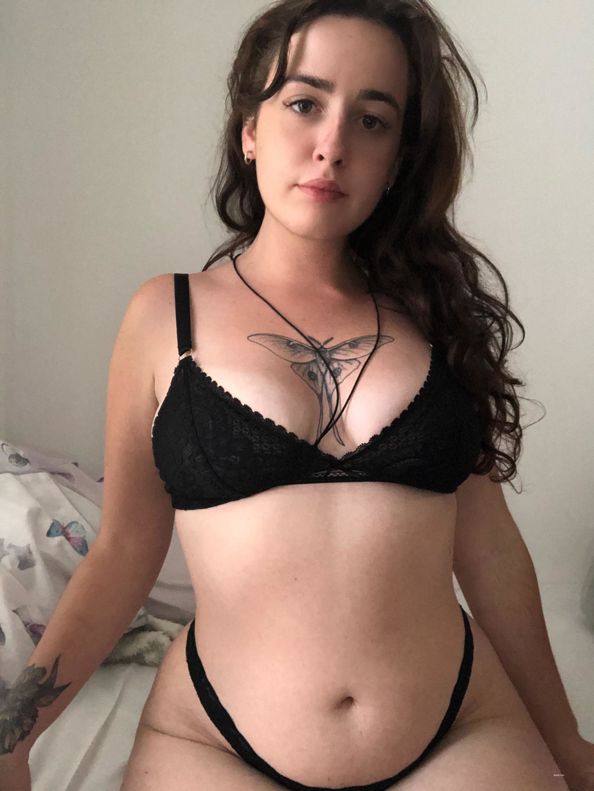 Amateur Tattooed Body Exposed: Explicit Photo Collection