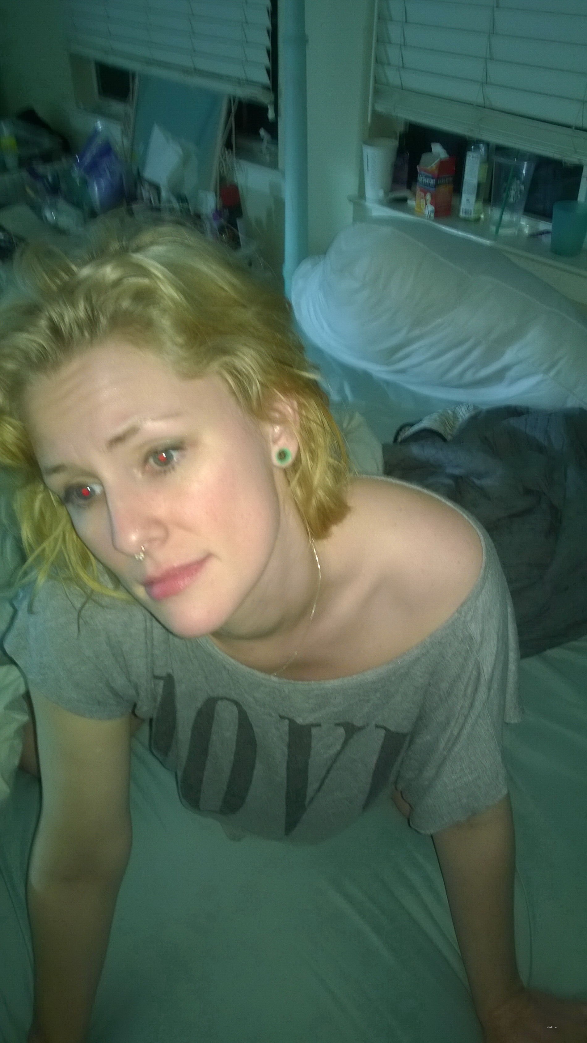 Sexy Woman in Pink Panties: Amateur Explicit Photo