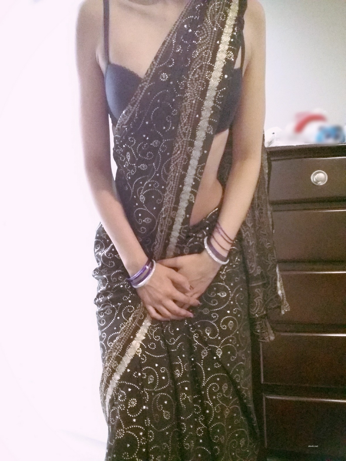 Amateur Photo: Hot Girl in Sari Exposing All - Uncensored!
