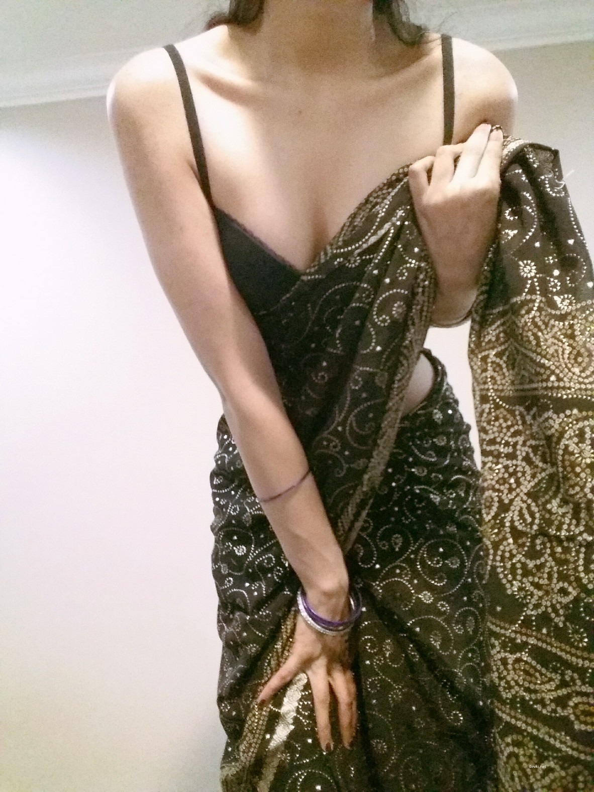 Amateur Photo: Hot Girl in Sari Exposing All - Uncensored!