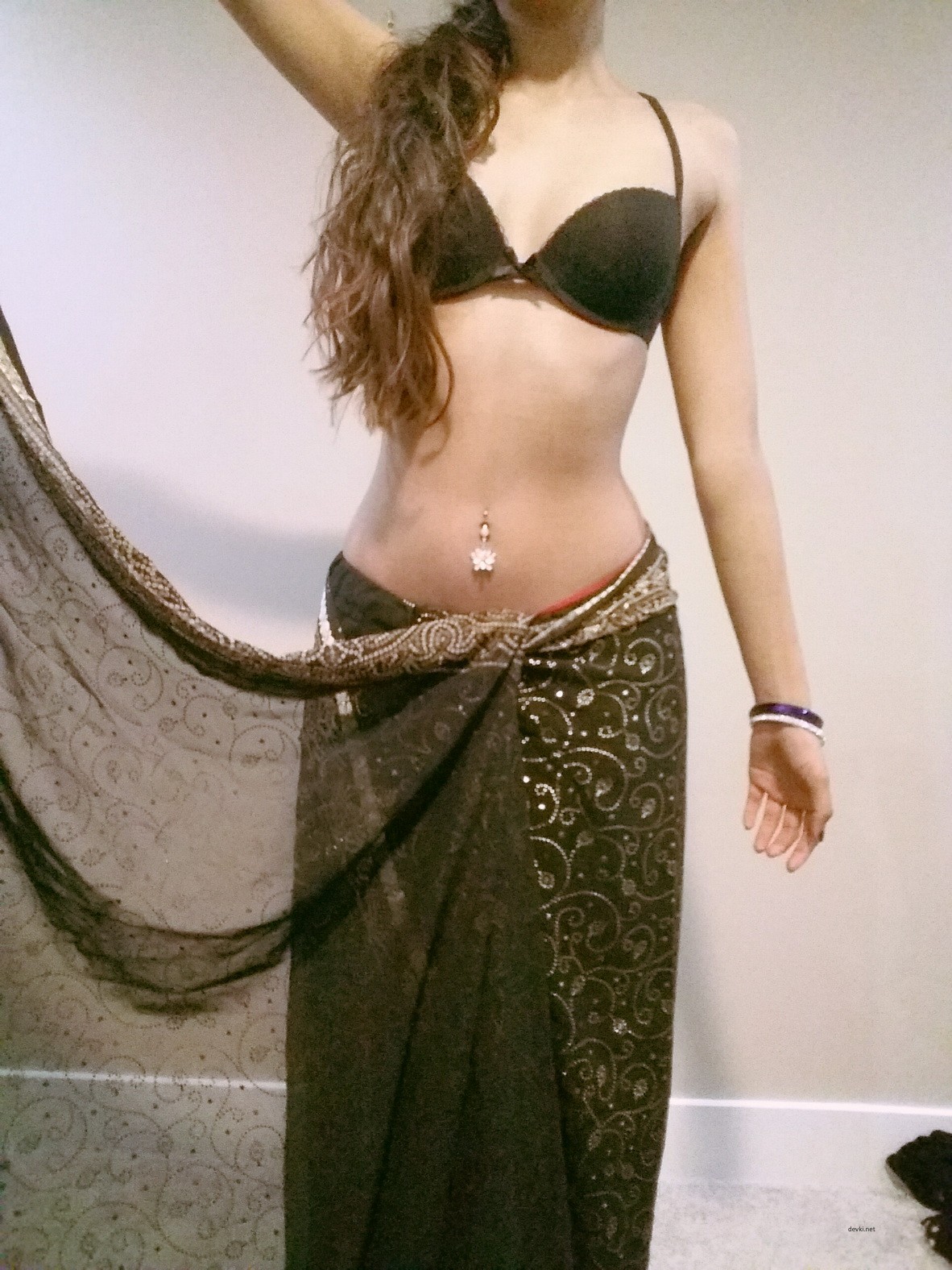 Amateur Photo: Hot Girl in Sari Exposing All - Uncensored!