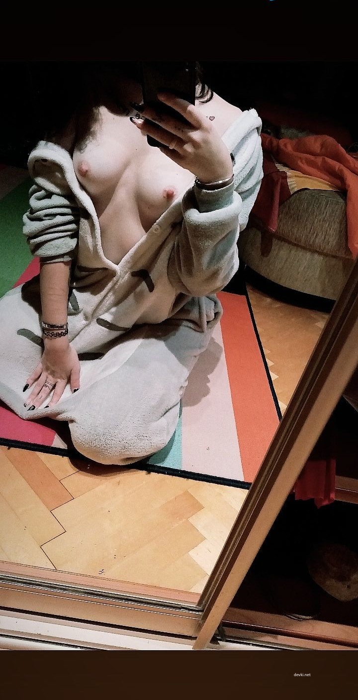 Sexy Babe with Tattoos on Her Body - Amateur Photo
