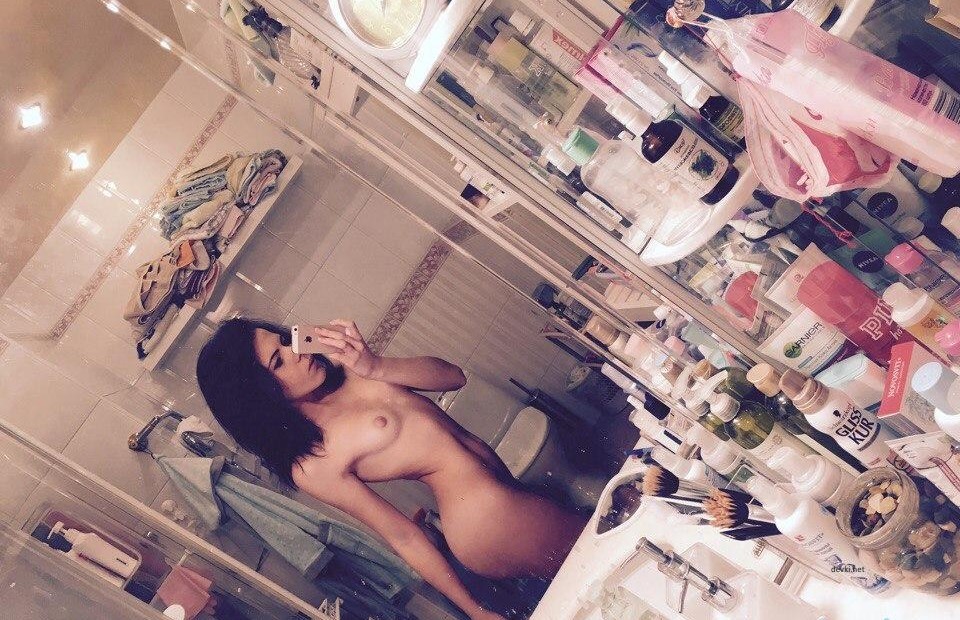 Explicit Amateur Girl's Private Photos Revealed - Uncensored Personal Pics
