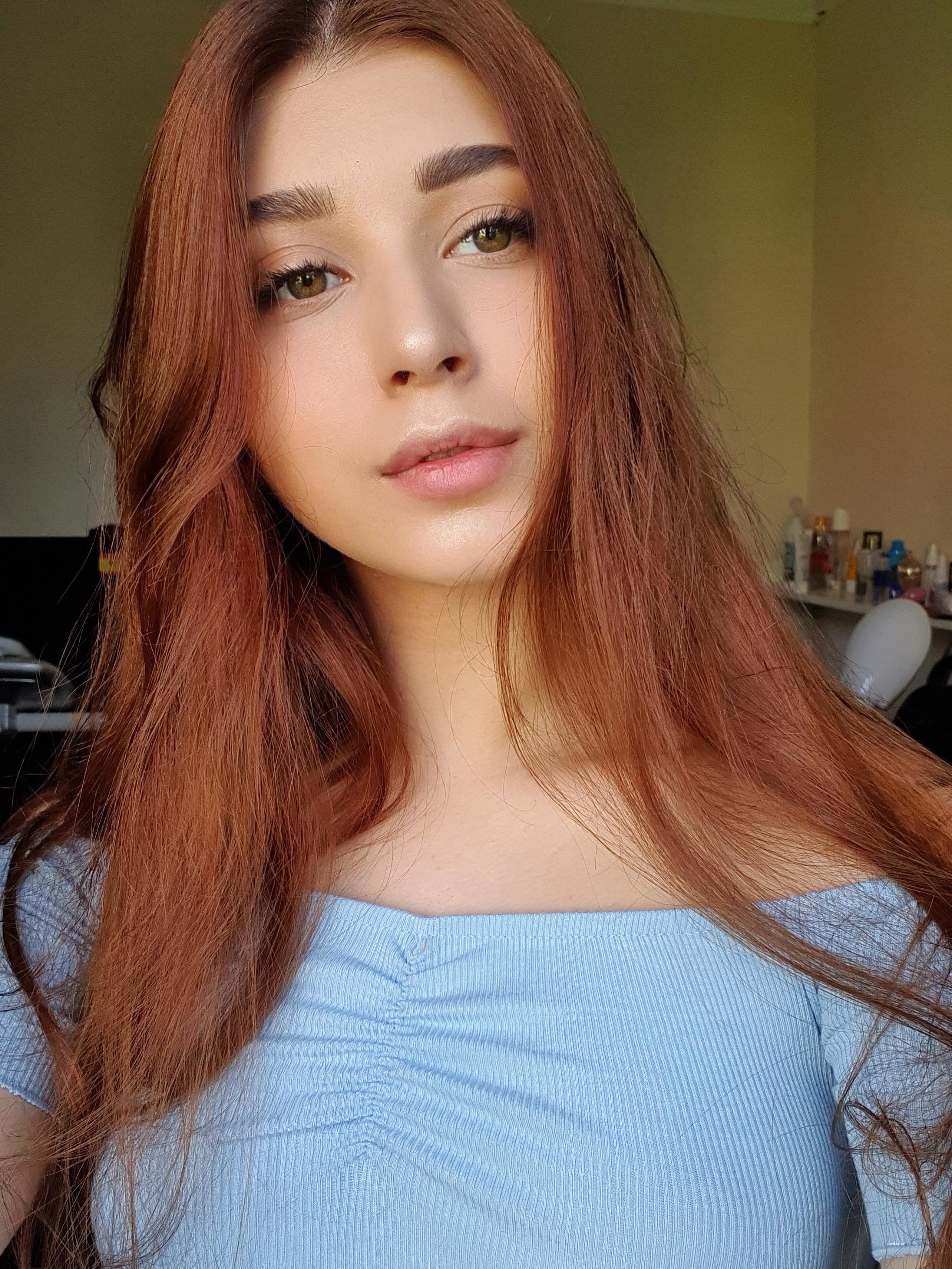 Seductive Nude Slim Beauty: Amateur Naked Photoshoot