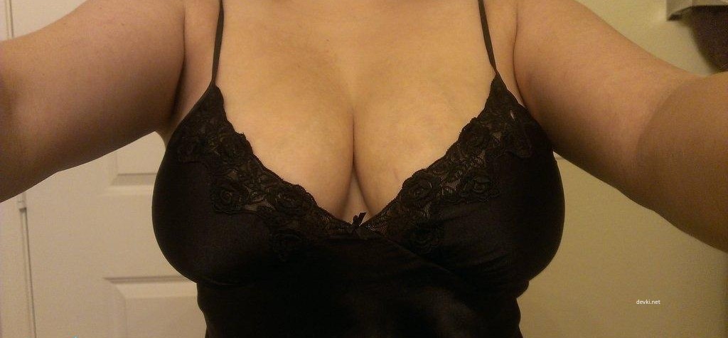 Hot Naked MILF Amateur Photos: Very Juicy Mom Exposed