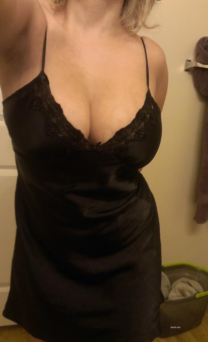 Hot Naked MILF Amateur Photos: Very Juicy Mom Exposed