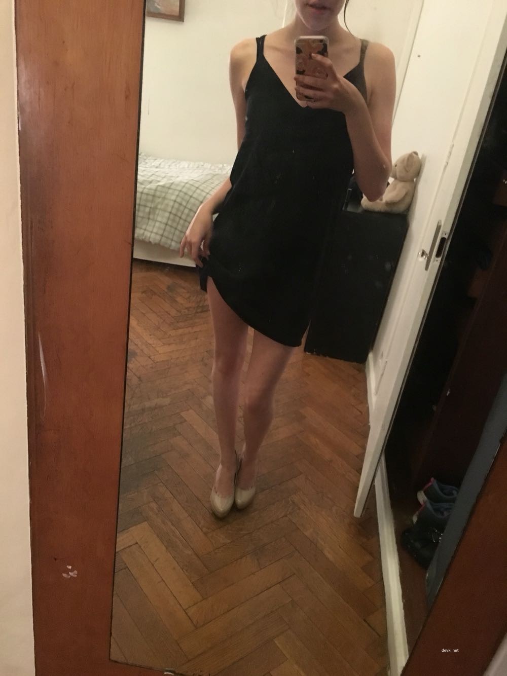 Naked Amateur Poses in Front of Mirror - Explicit Selfie Exposed