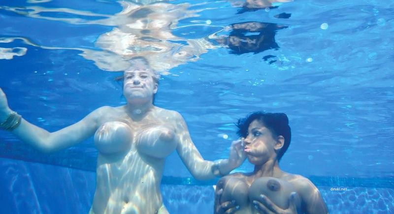 Busty Babes in Pool: Amateur Photos of Busty Girls in Bikinis