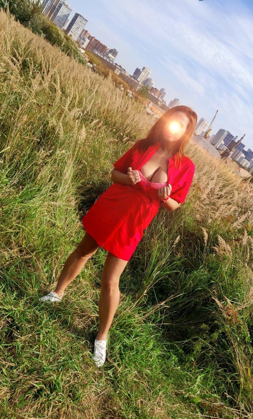 Amateur Wife Exposes Huge Tits - Explicit Photo