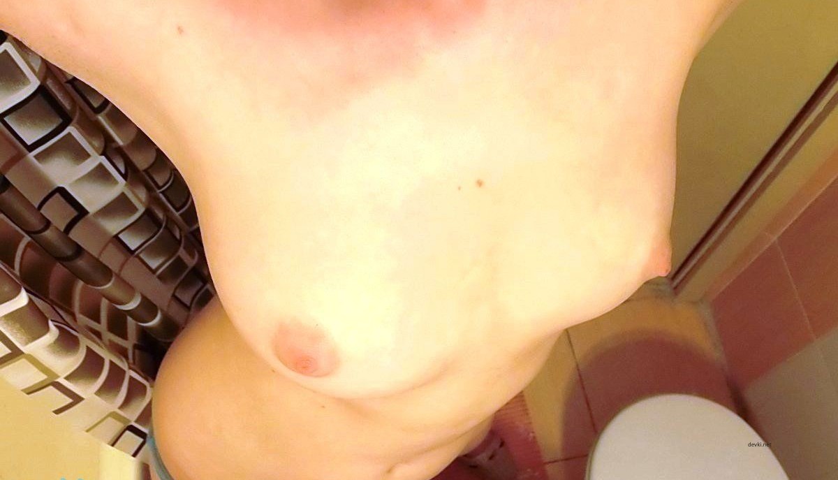 Sultry Beauty Loves Taking Naughty Selfies - Amateur Photo Collection