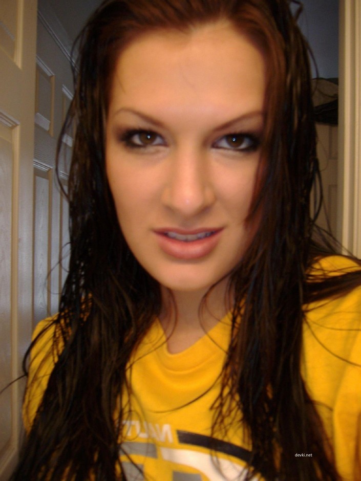 Naughty Brunette Amateur Exposes All in Explicit Photo Shoot