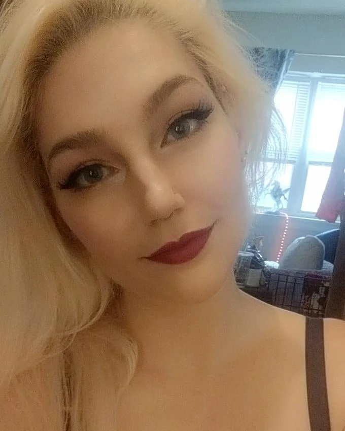 Explicit Homemade Photos by Gorgeous Blonde - Amateur Nudes Collection