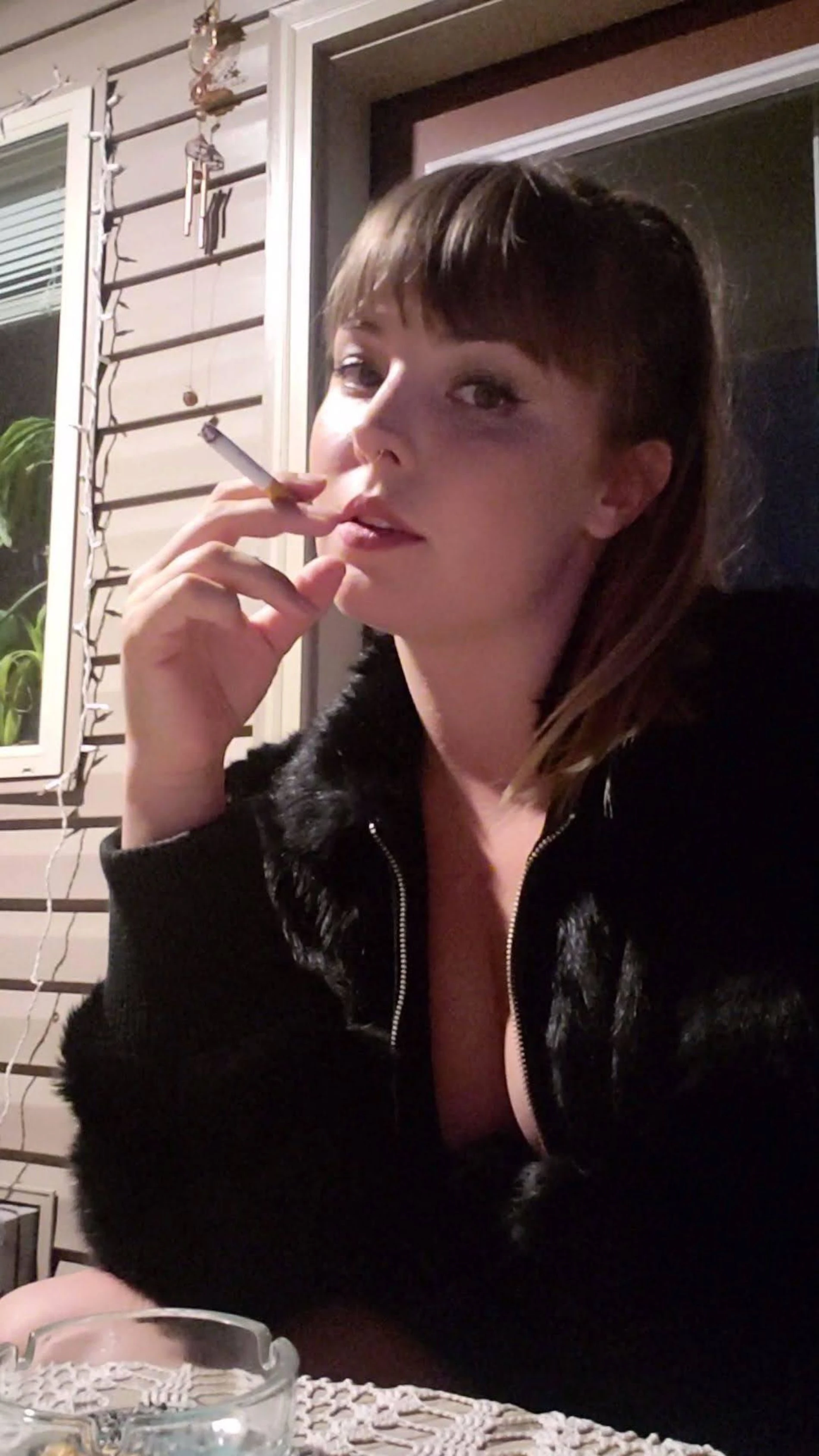 Curvy Seductress: Amateur Photo of Plump Temptress