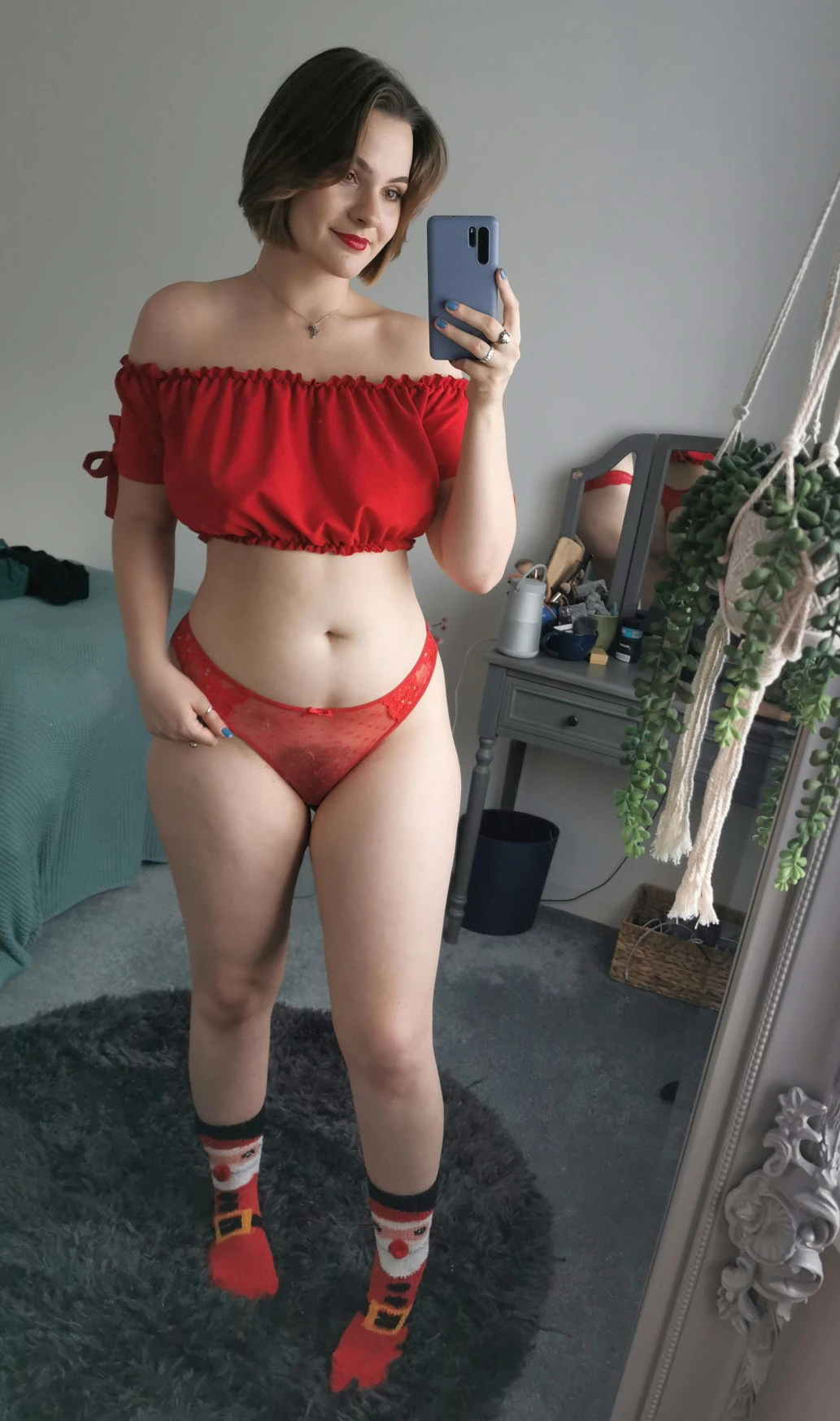 Amateur Selfies from Shy Girl: Explicit and Bold Self-Shots
