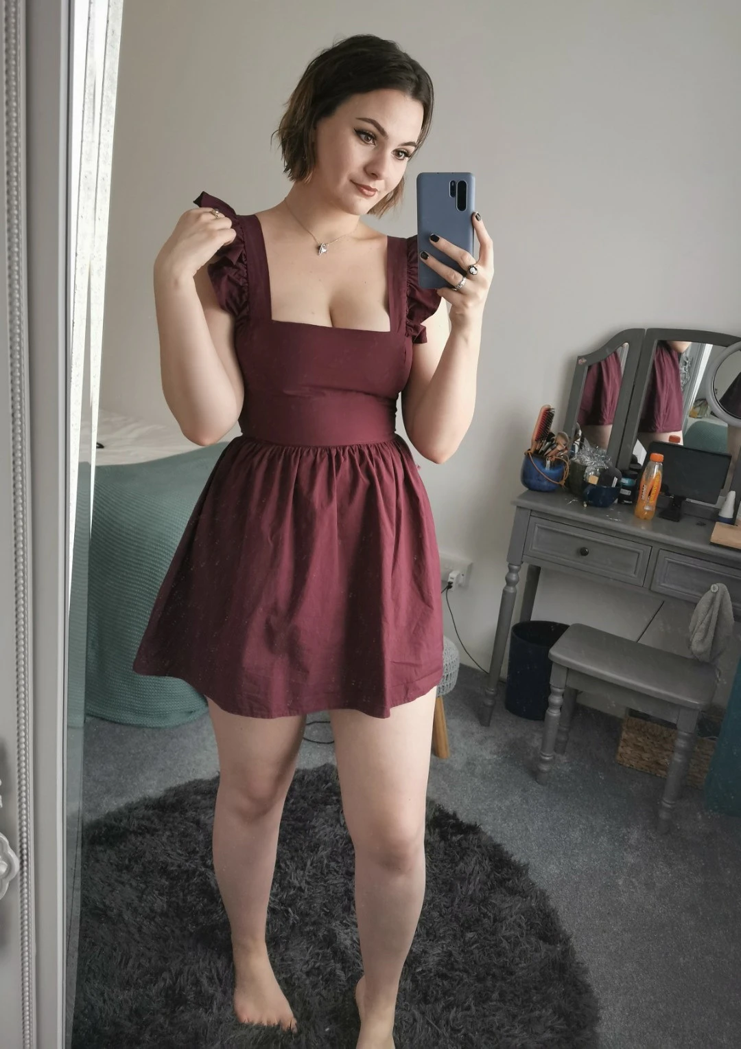 Amateur Selfies from Shy Girl: Explicit and Bold Self-Shots