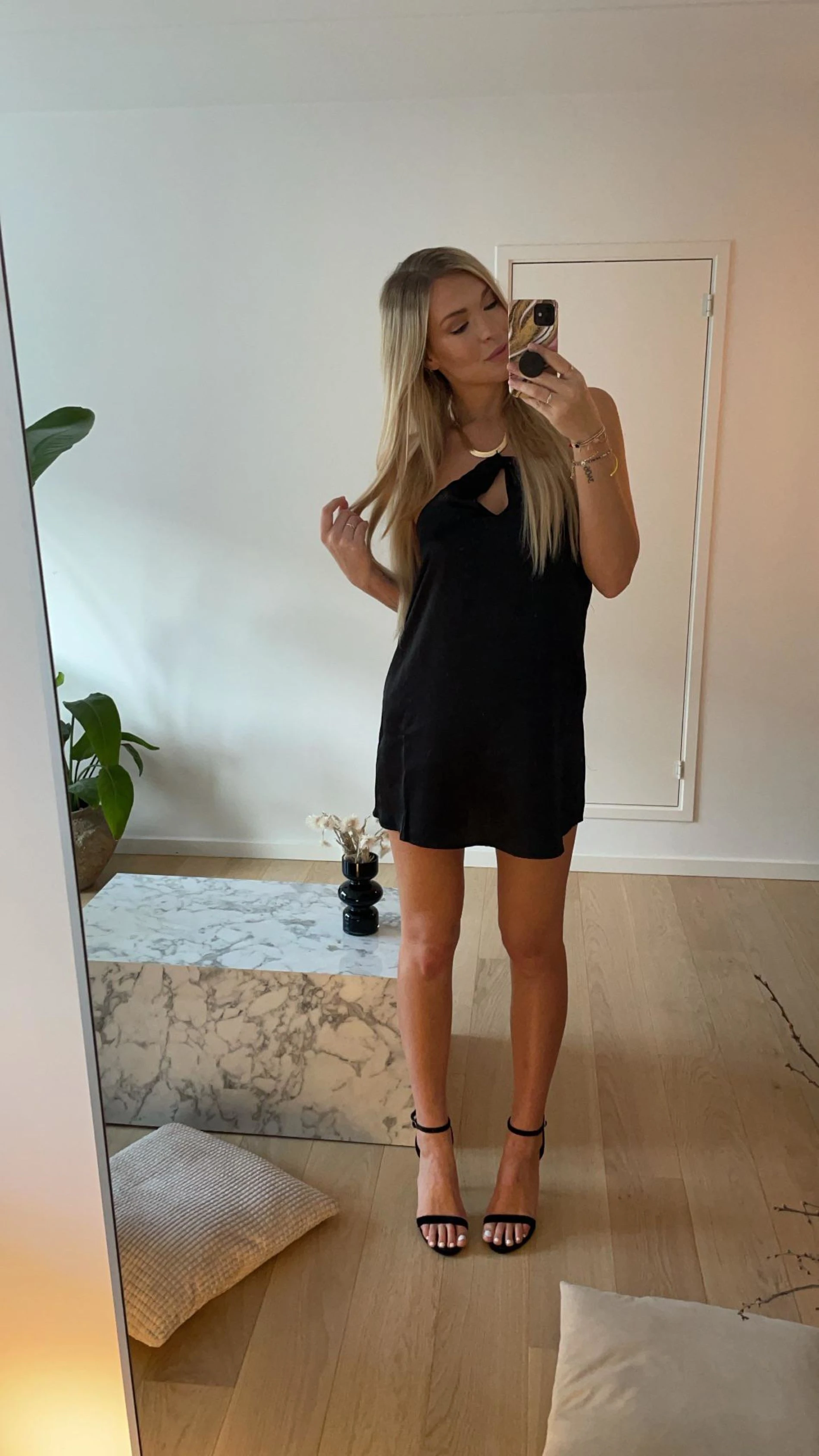 Explicit Selfies from Sexy Blonde Amateur - Hot and Uncensored Photos