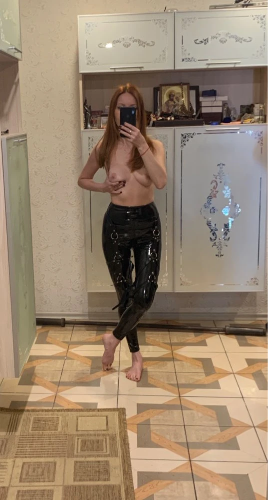 Bold and Explicit: Provocative Selfies from Bold AliExpress Shoppers - Amateur Photos
