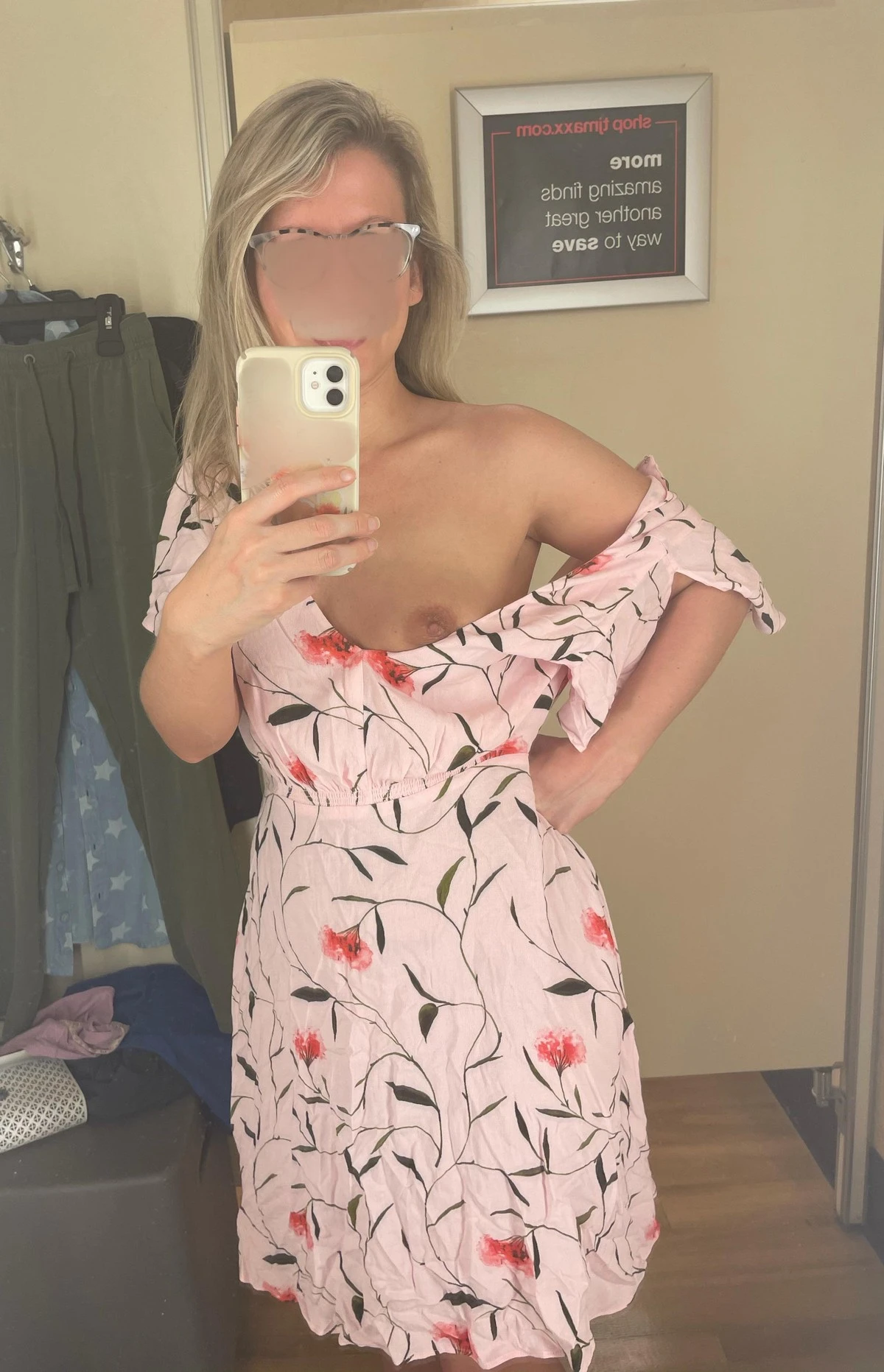 Explicit Nude Selfies of Amateur Girls - Unfiltered and Uncensored