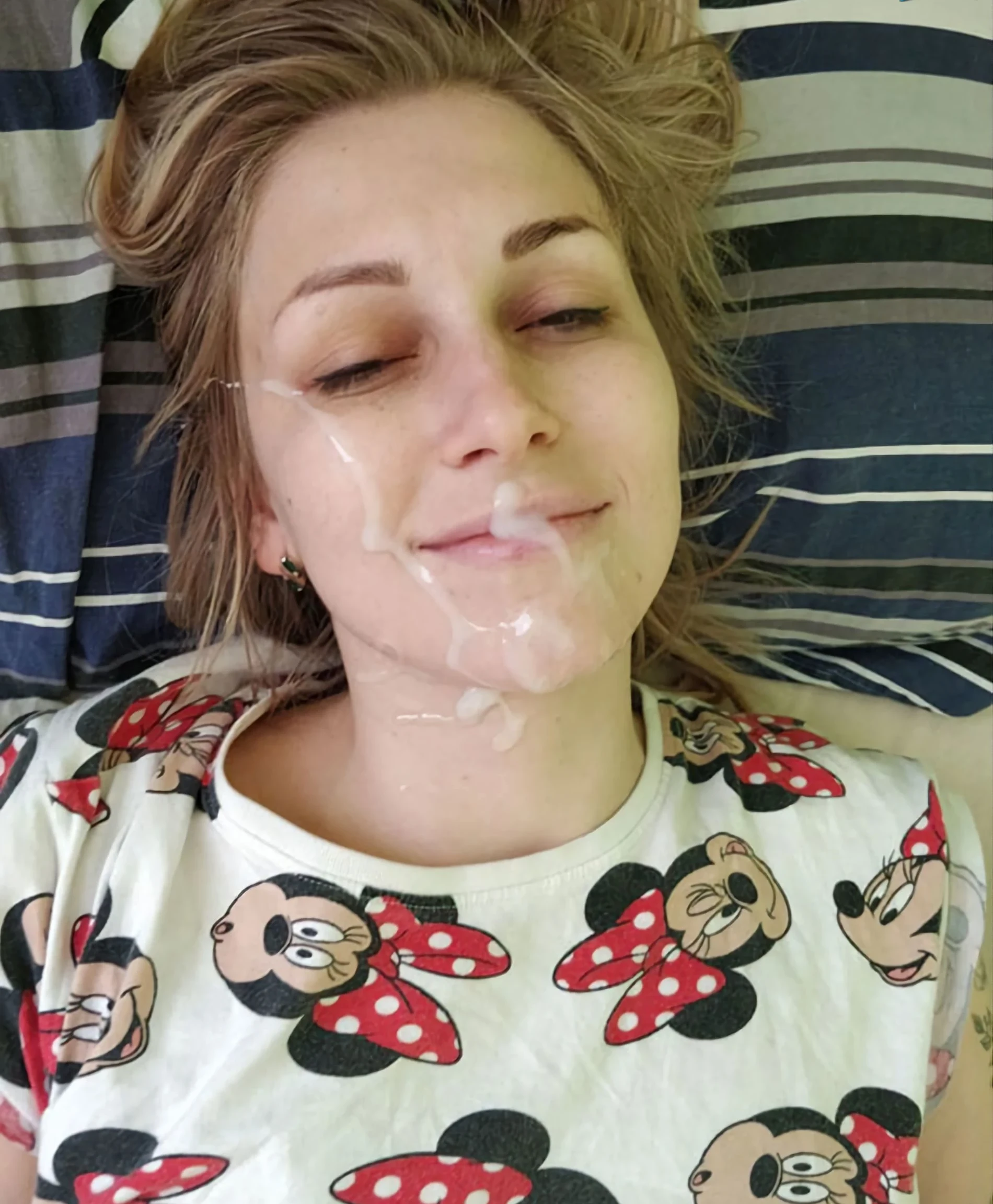 Hot babe sucks big dick