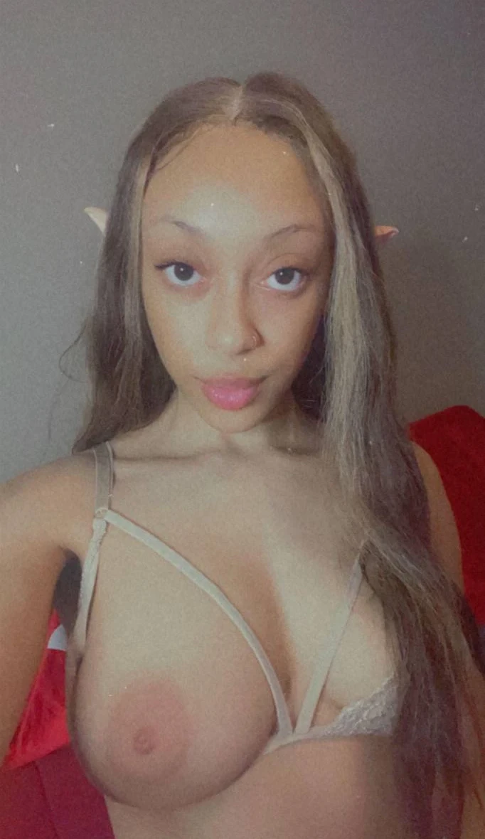 Curvy Ebony Babe Skating - Amateur Explicit Photo