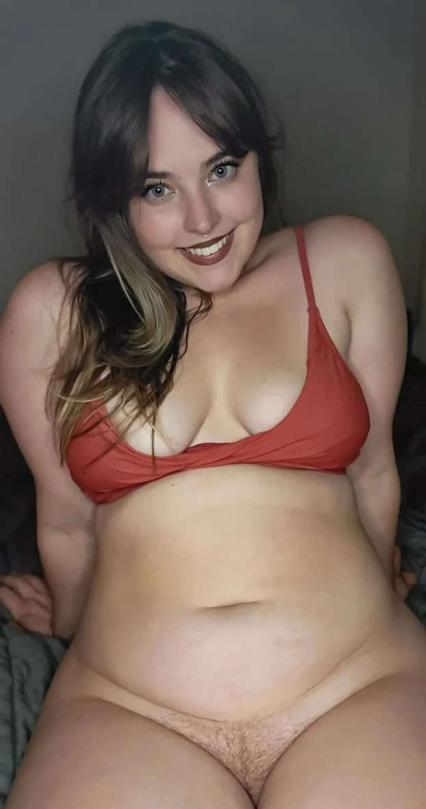 Beautiful Busty Body Amateur Photo: Explicit Curves and Sensual Skin