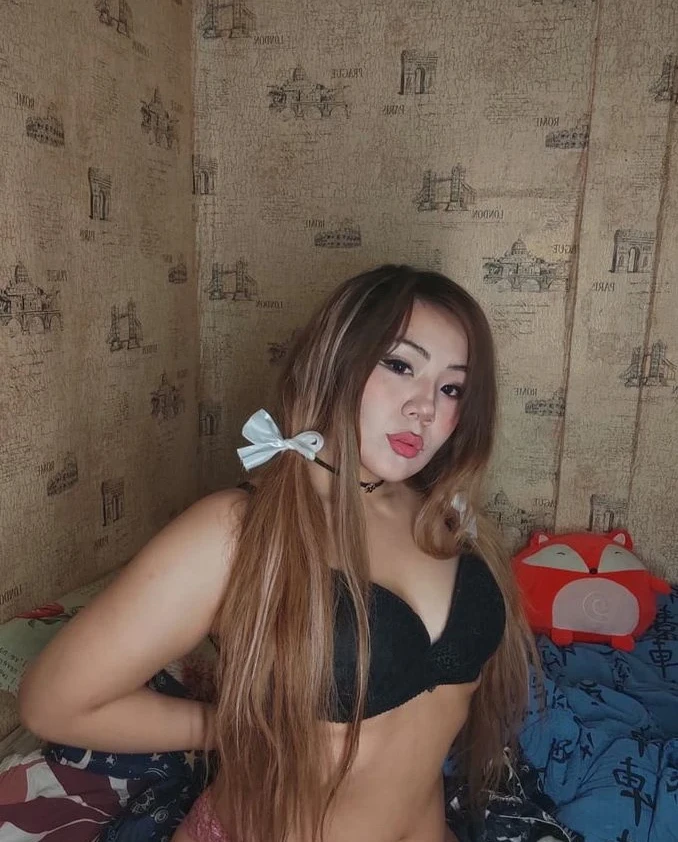 Young Chubby Asian Geisha Amateur Photo - Explicit and Bold!
