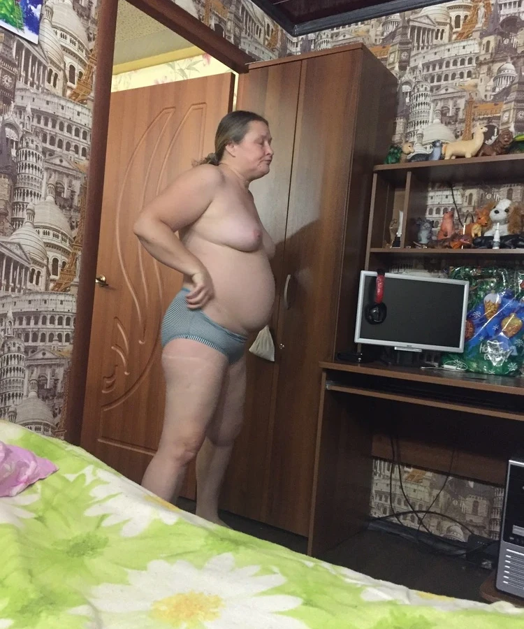 Curvy Natalia's Amateur Photo Shoot: Explicit and Voluptuous Beauty
