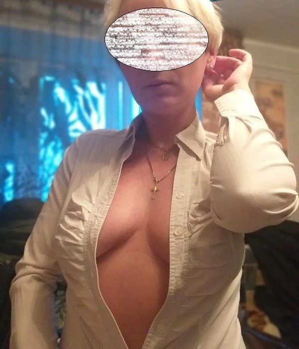 Amateur Slut Getting Ready for Work - Explicit XXX Photos