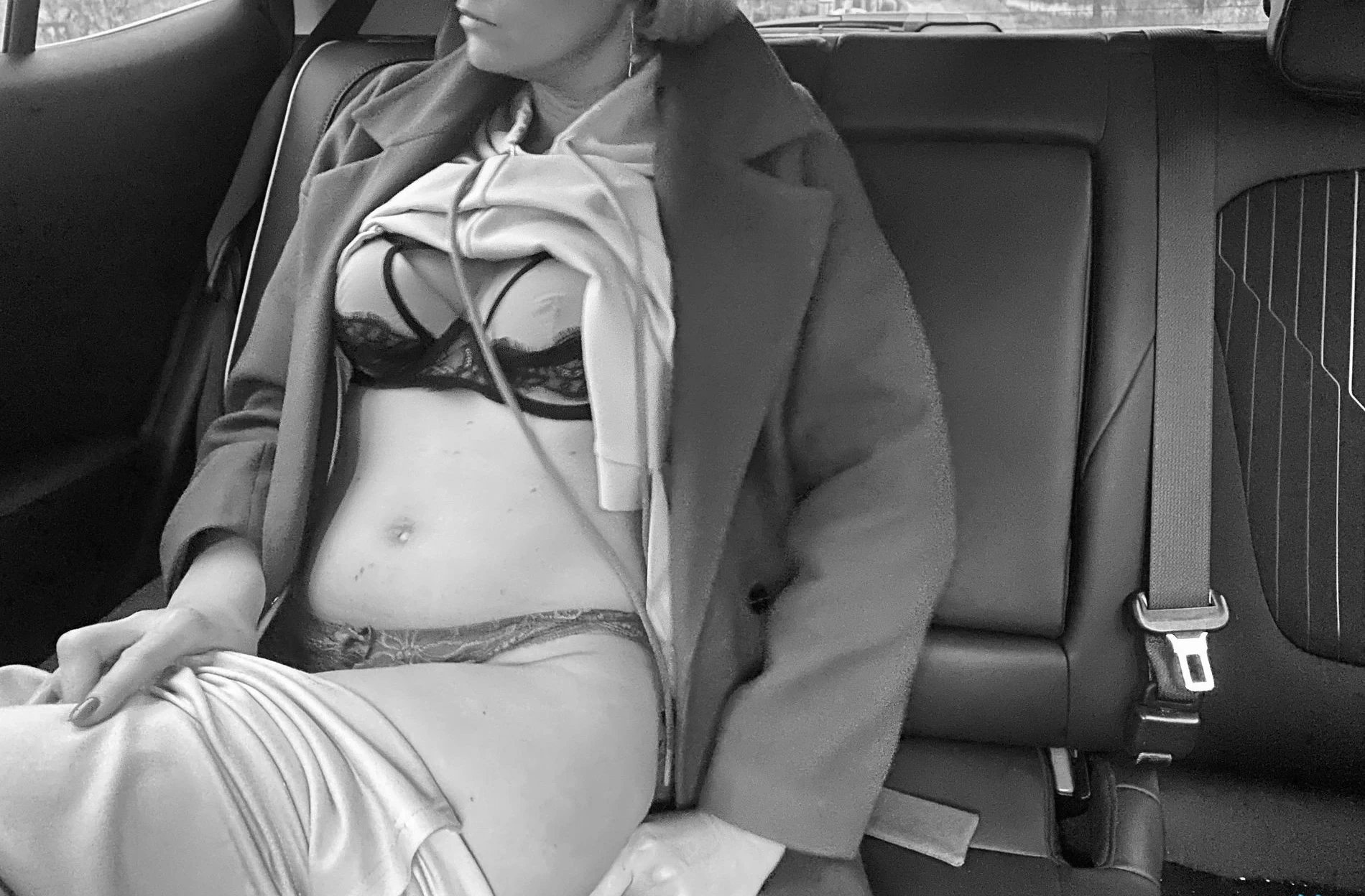 Wife Blowjob in Car: Hot Oral Sex Action!