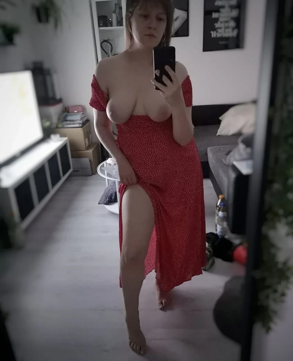 Big Tits Amateur Photo: Busty Boobs and Nipples Exposed in HD