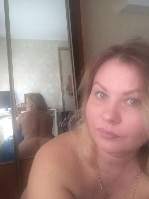 Mature Amateur Home Photos: Explicit and Uncensored Mature Content