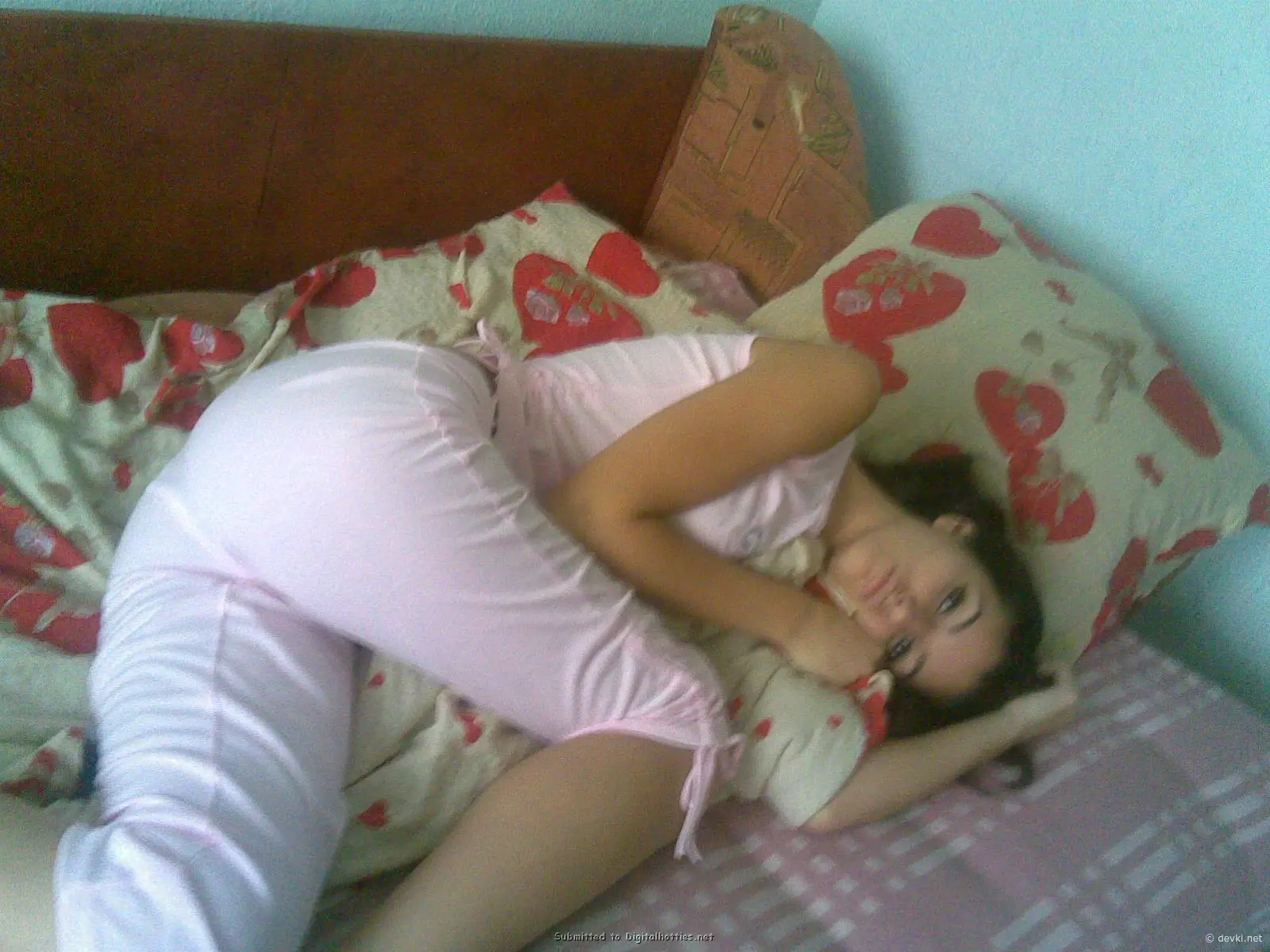 Amateur Babe Spreading Her Pussy Wide with Fingers