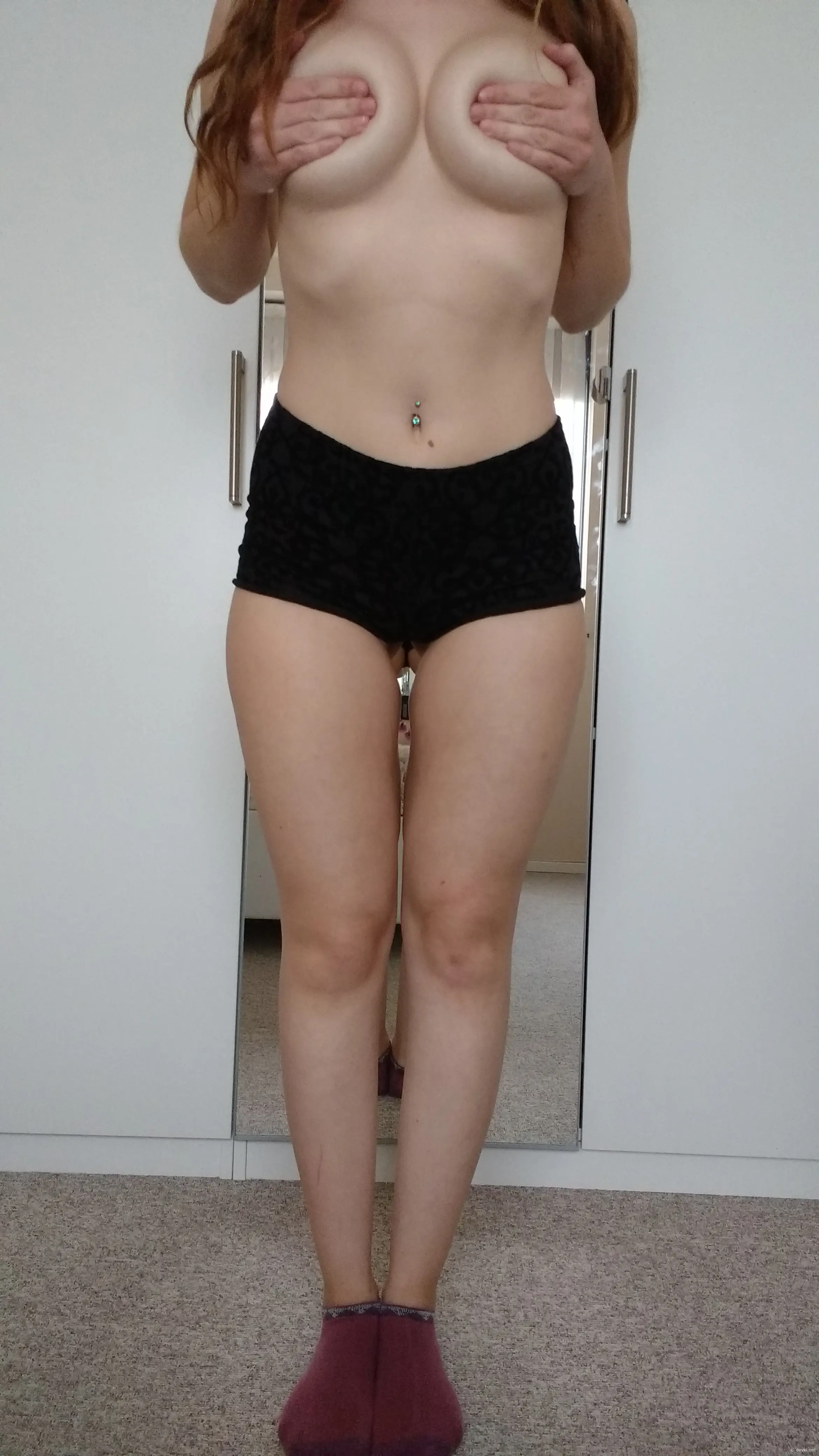 Seductive Legs: Harmony and Elegance in Amateur Photos