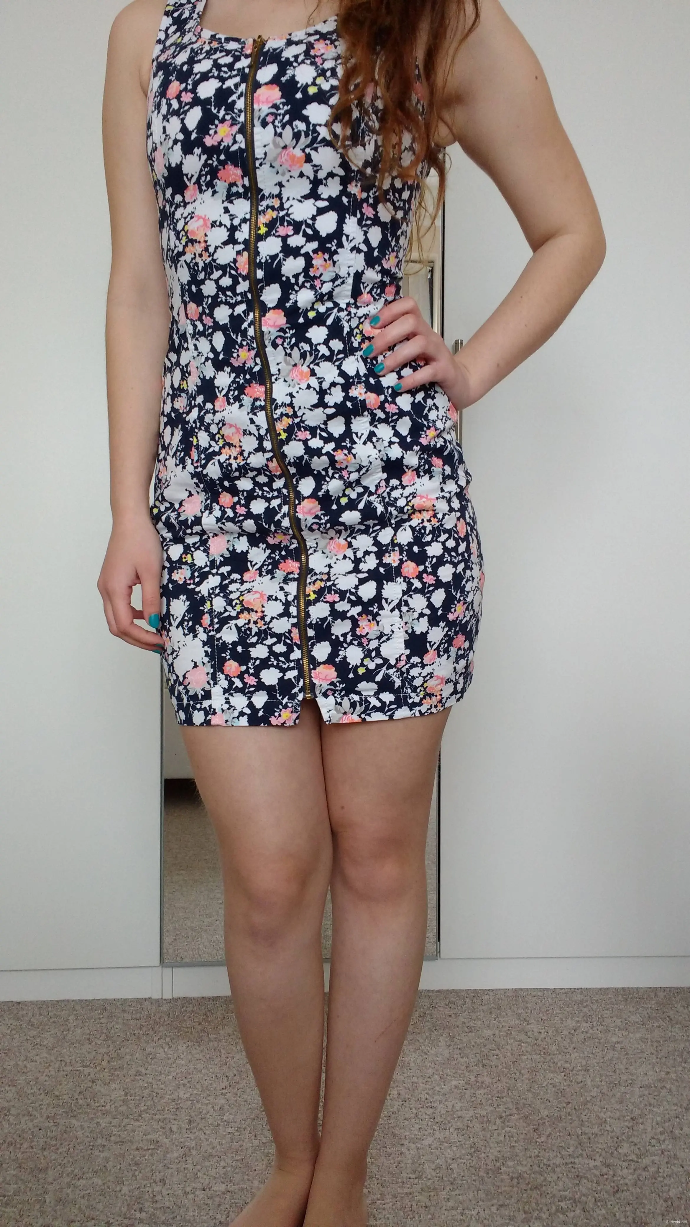 Seductive Legs: Harmony and Elegance in Amateur Photos