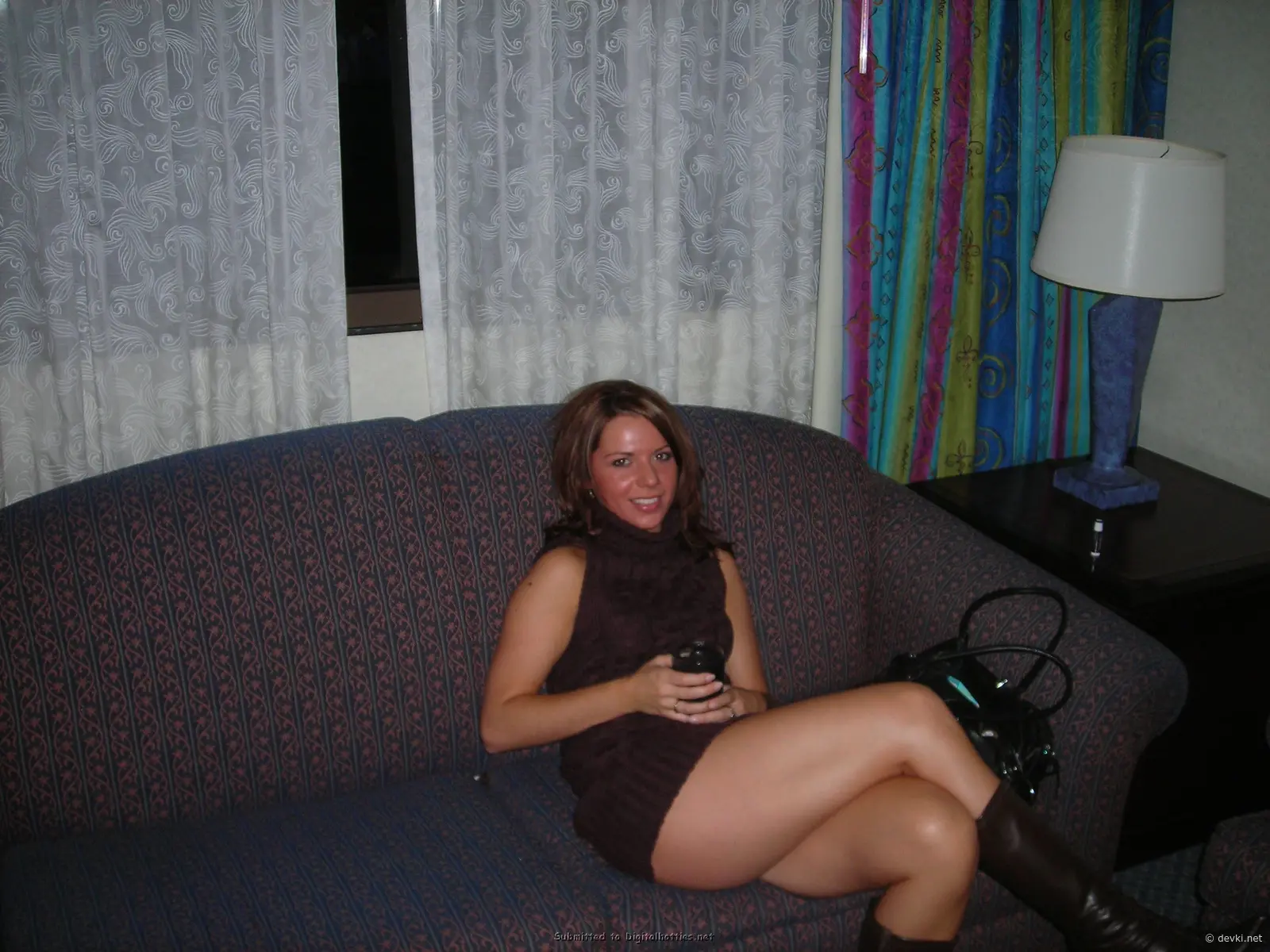Hot Babe Flaunts Firm Boobs in Amateur Pic
