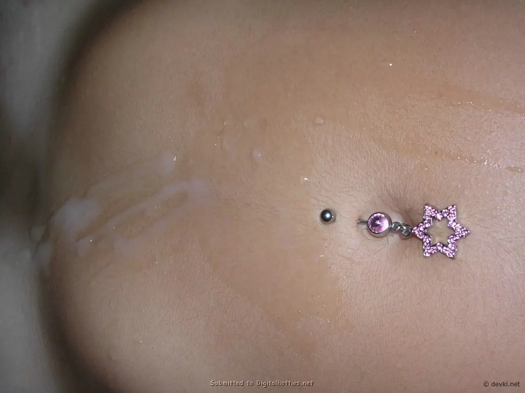 Amateur Shows Off Big Boobs: Explicit Photo Display