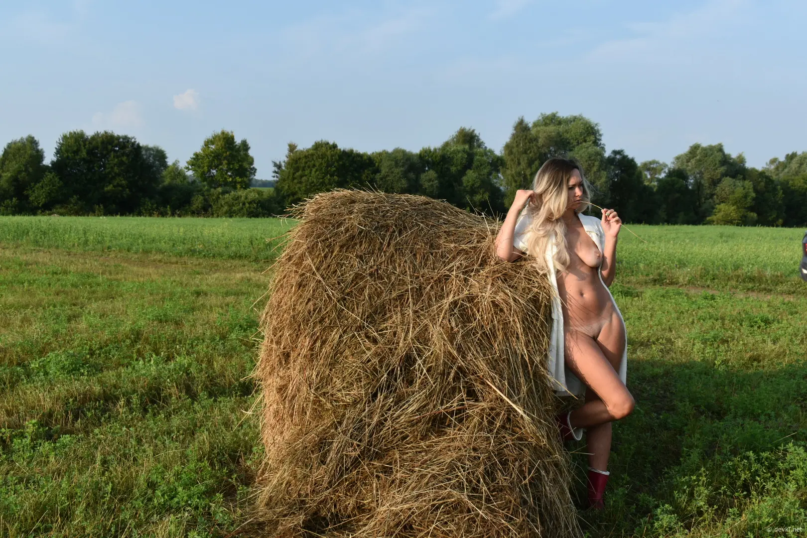 Naked by the Haystack: Explicit Amateur Nude Photo Shoot